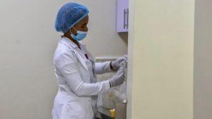 República Dominicana, pionera en uso muestras de saliva para detectar COVID-19; FDA confirma validez de iniciativa