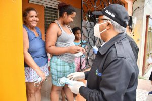 Read more about the article MSP continua jornada de contención del (COVID 19) en Santo Domingo Este y Norte. Advierten a comerciantes sobre consecuencias de propagación del virus si abren negocios