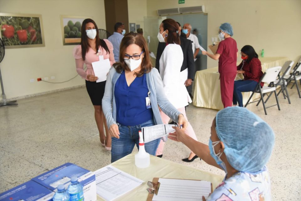 Área VI de Salud realiza operativo de detección de coronavirus en el Ministerio de Agricultura