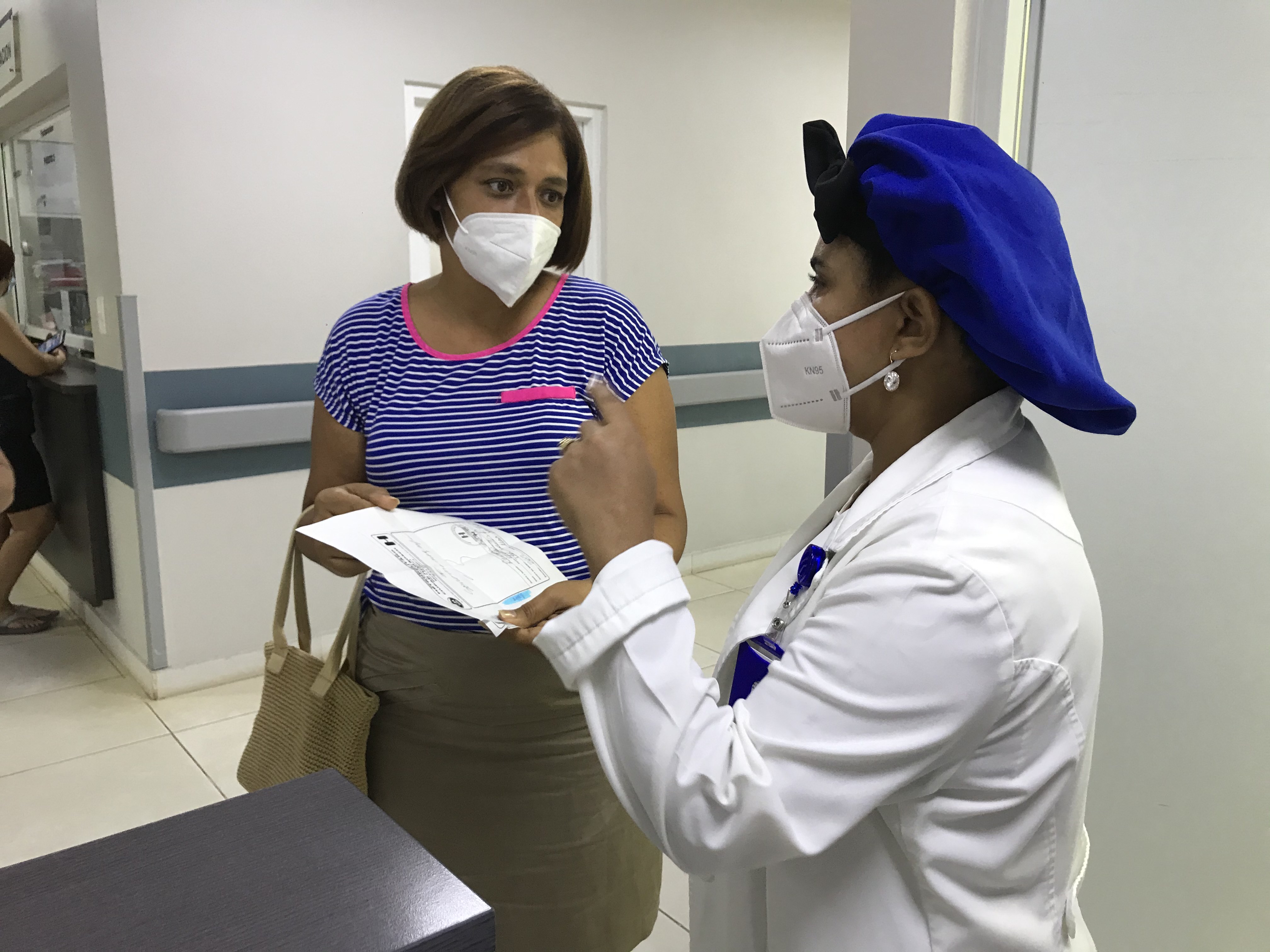 You are currently viewing Hospital Ciudad Juan Bosch (HCJB) concluye con éxito jornada de prevención, reducción y detección de riesgo de cáncer de mama y cambios celulares anormales en el cuello uterino