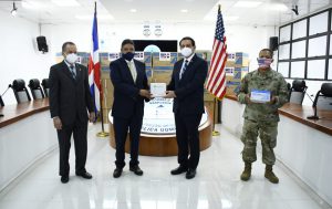 Ministerio de Salud recibe donación de 200 mil jeringas por parte de la Embajada de USA