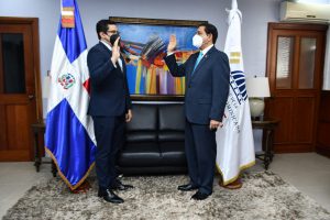 Ministro de Salud juramenta a Eladio Pérez como viceministro de Salud Colectiva