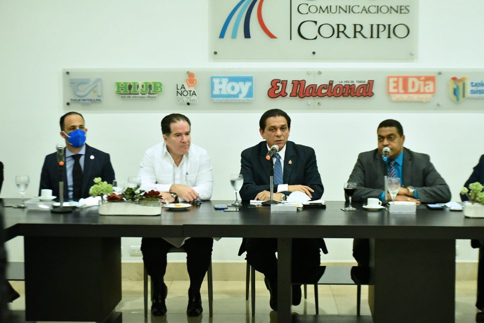You are currently viewing Gobierno ha invertido RD$12 mil millones en garantizar la vacunación a la población dominicana