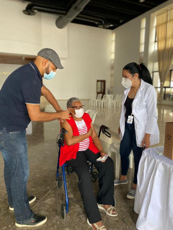 Read more about the article Ministro de Salud valora jornada de vacunación y respuesta a COVID-19 en Barahona