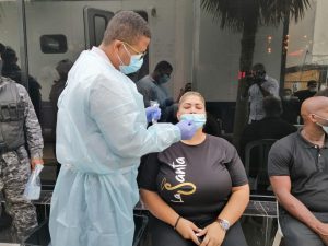 Salud Pública inició piloto de pruebas COVID-19 aleatorias en centros de diversión Santo Domingo Este