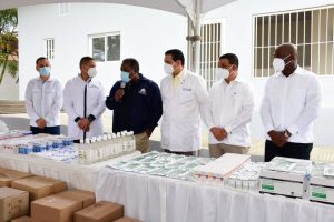 Ministro de Salud recibe donativo de parte del Gabinete de Política Social para reforzar insumos en hospitales de la provincia de La Vega