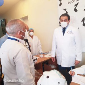 Ministro de Salud sostuvo encuentro con autoridades locales de Salud de Santiago y supervisó jornada de vacunación y toma de muestras
