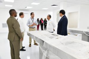 Read more about the article Ministro de Salud supervisa remodelación de Patología Forense