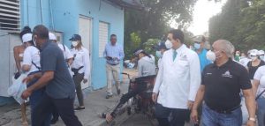 Read more about the article Ministro de Salud Pública encabeza en Santiago jornada de fumigación como prevención contra el mosquito que produce el dengue