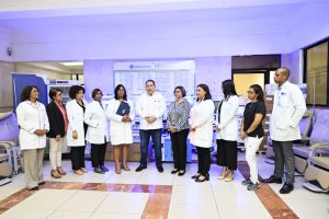 Read more about the article SNS fortalece servicios del Hospital Robert Reid Cabral con entrega de equipos