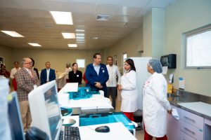 Read more about the article Ministro de Salud Pública, Víctor Atallah, visitó las instalaciones del Hemocentro Nacional