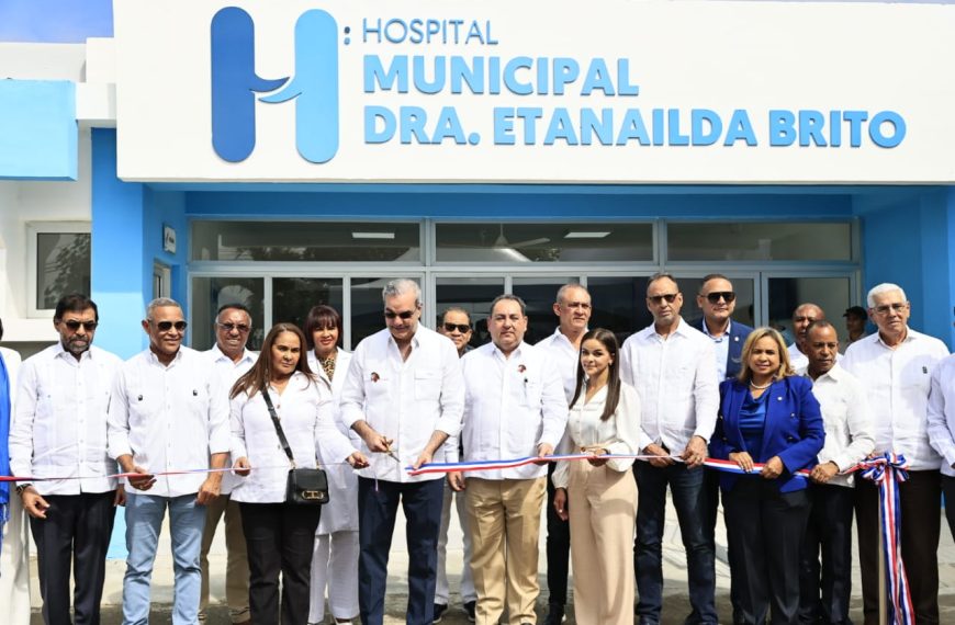 You are currently viewing Presidente Abinader entrega ampliación de Emergencia y remozamiento general Hospital Etanailda Brito en Las Guáranas