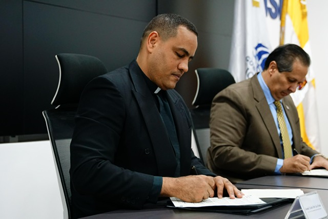 You are currently viewing Ministerio de Salud y Universidad Católica Santo Domingo firman convenio para fortalecer la formación de colaboradores