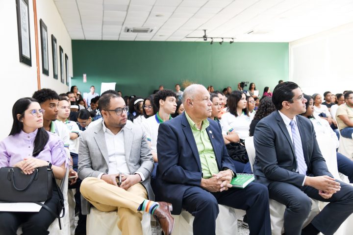 You are currently viewing Ministerios de Salud, de la Juventud y UNPHU realizan conversatorio para promover la salud y bienestar de la población adulta joven